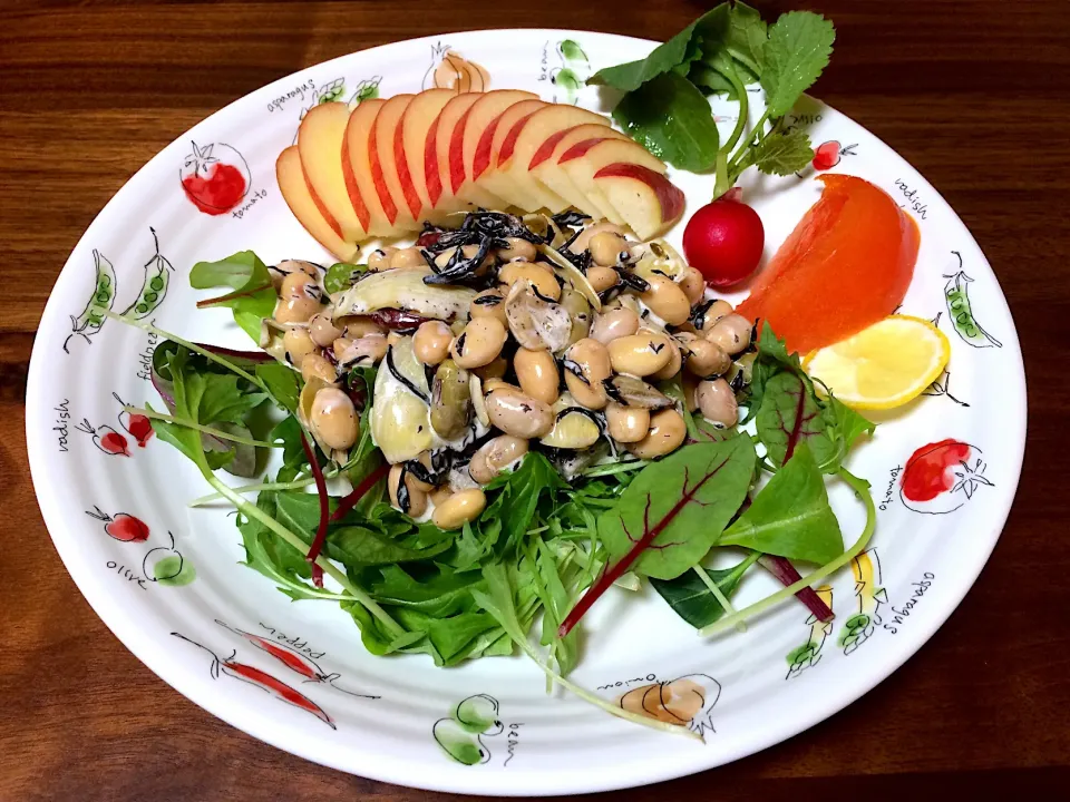 パック入り水煮大豆のマヨ和えサラダりんご添え🥗🍎|ぱぴこ家さん