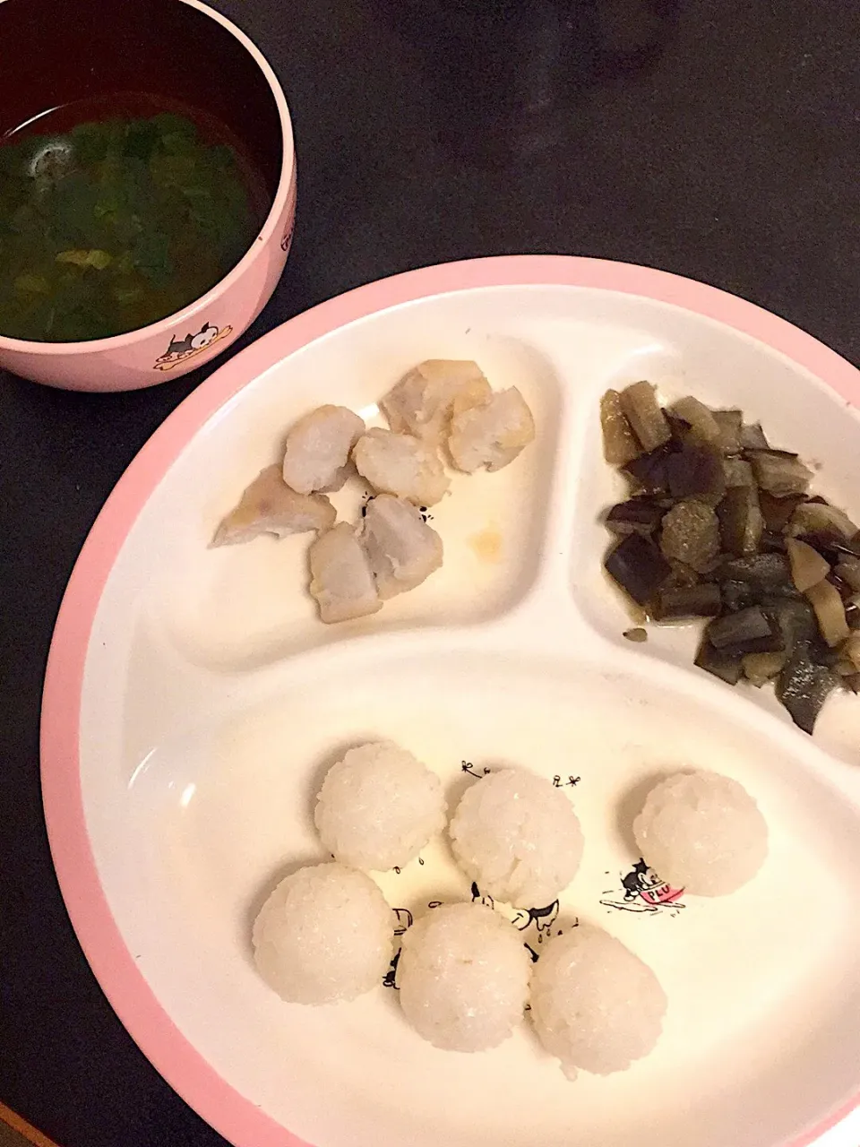 離乳食 夜
・おにぎり
・ナスの煮浸し
・くわいの煮物
・ほうれん草のお味噌汁
・梨(写真なし)|ぺろたんさん