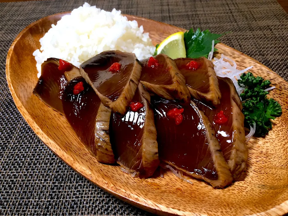 かつおたたきヅケごはん豆板醤乗せ🐟🌶|ぱぴこ家さん