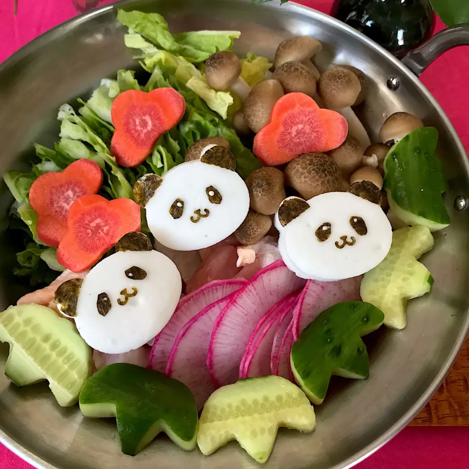 パンダ🐼はんぺん乗せちゃんこ鍋🍲|yumiさん