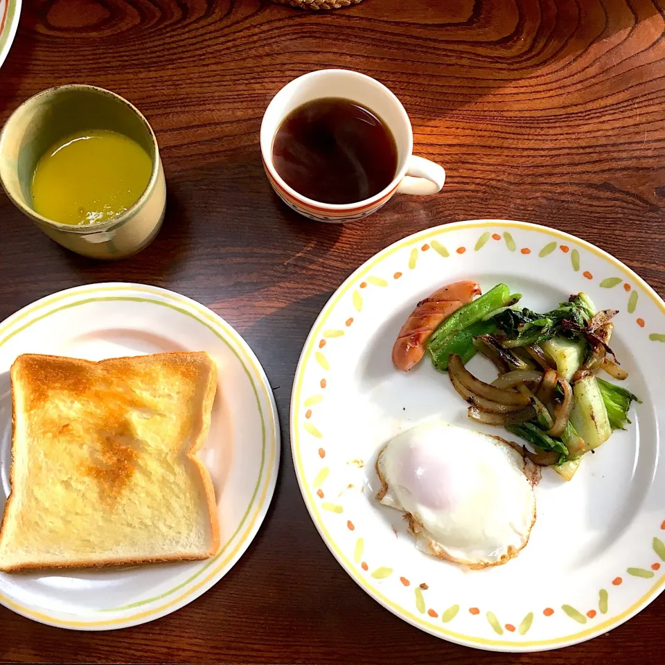 年末の忙しい朝もパンとコーヒーでほっこり☕️
かぼちゃスープは前日に準備して置いたもの…🎃🎅

#忙しい朝
#年末|めいこさん