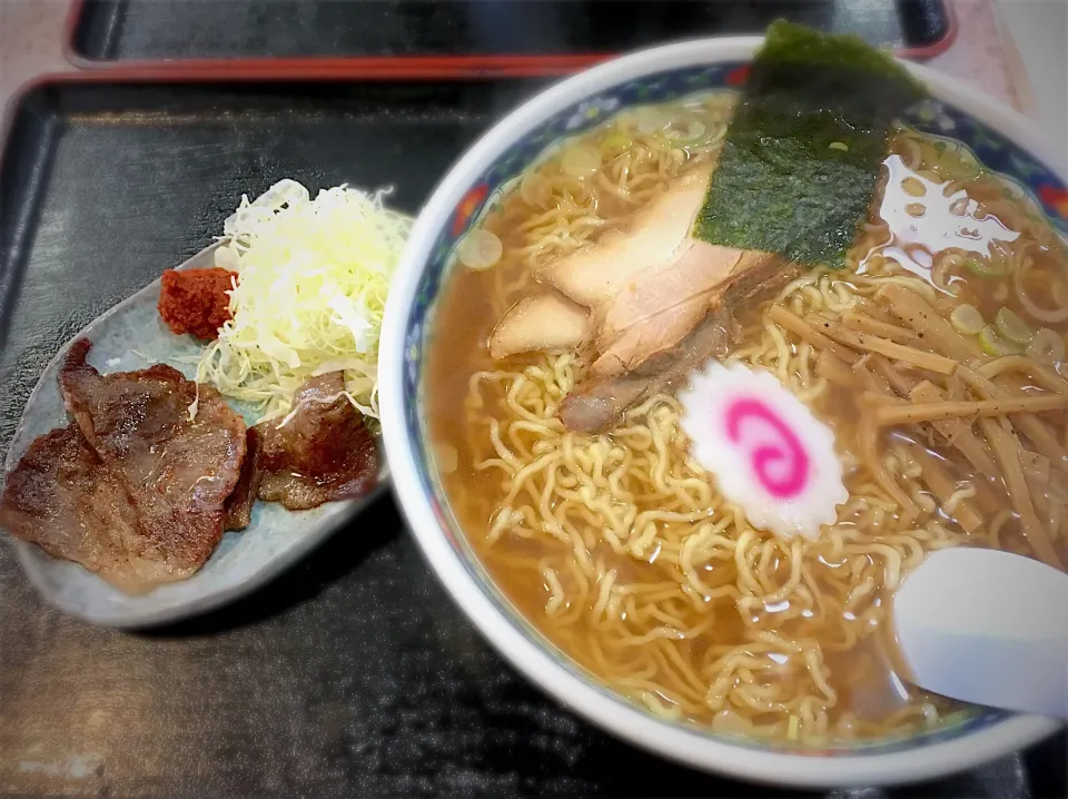 Snapdishの料理写真:上花輪さんでラーメン大盛り&米沢牛焼肉👍|内気なjohnnyさん