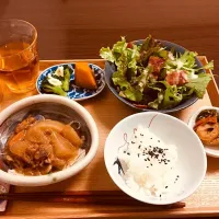 Snapdishの料理写真:根菜の胡麻煮、シーザーサラダ、かぼちゃの煮付け、ブロッコリー、竹輪とピーマンの甘辛炒め|まおさん