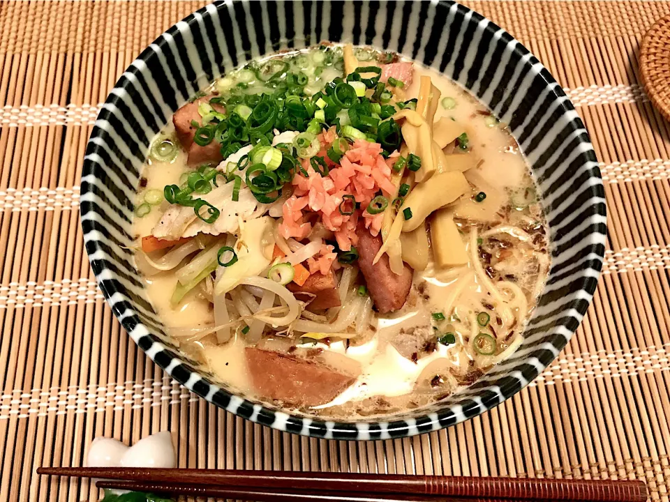 Snapdishの料理写真:今日の夕飯は、とんこつラーメン|sono.kさん