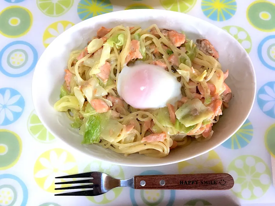 鮭とキャベツのクリームパスタ🍝温玉のせ🍳✨|nacchan♪さん