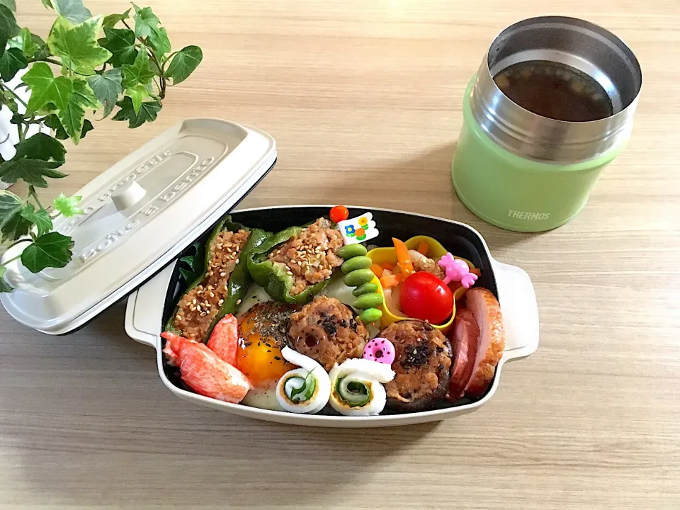 Snapdishの料理写真:ピーマンと椎茸の肉詰め弁当|michicoさん