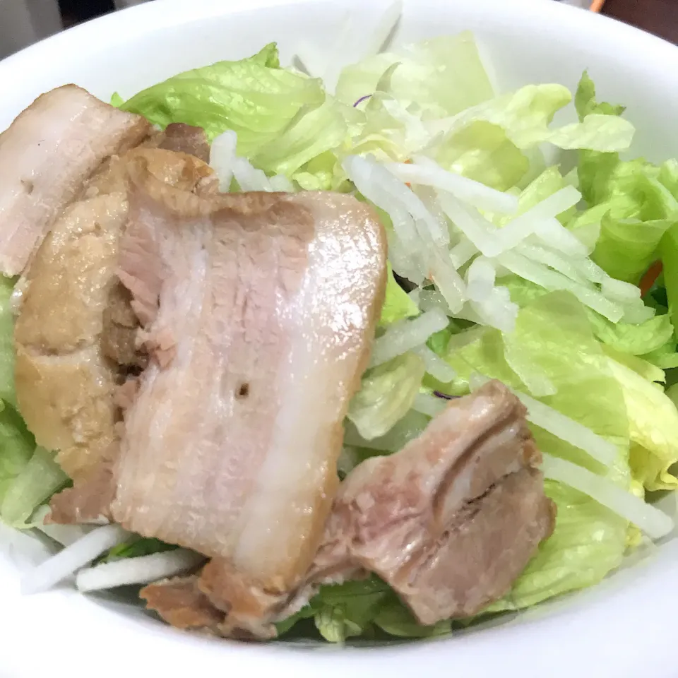 Snapdishの料理写真:手作りチャーシューサラダ
  #朝ごはん  #単身赴任飯|Koichi GOGOさん