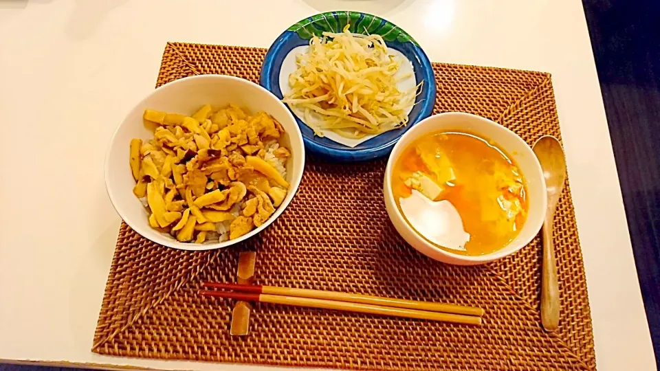 今日の夕食 豚丼、もやしのごま和え、酸辣湯|pinknari🐰🌈さん