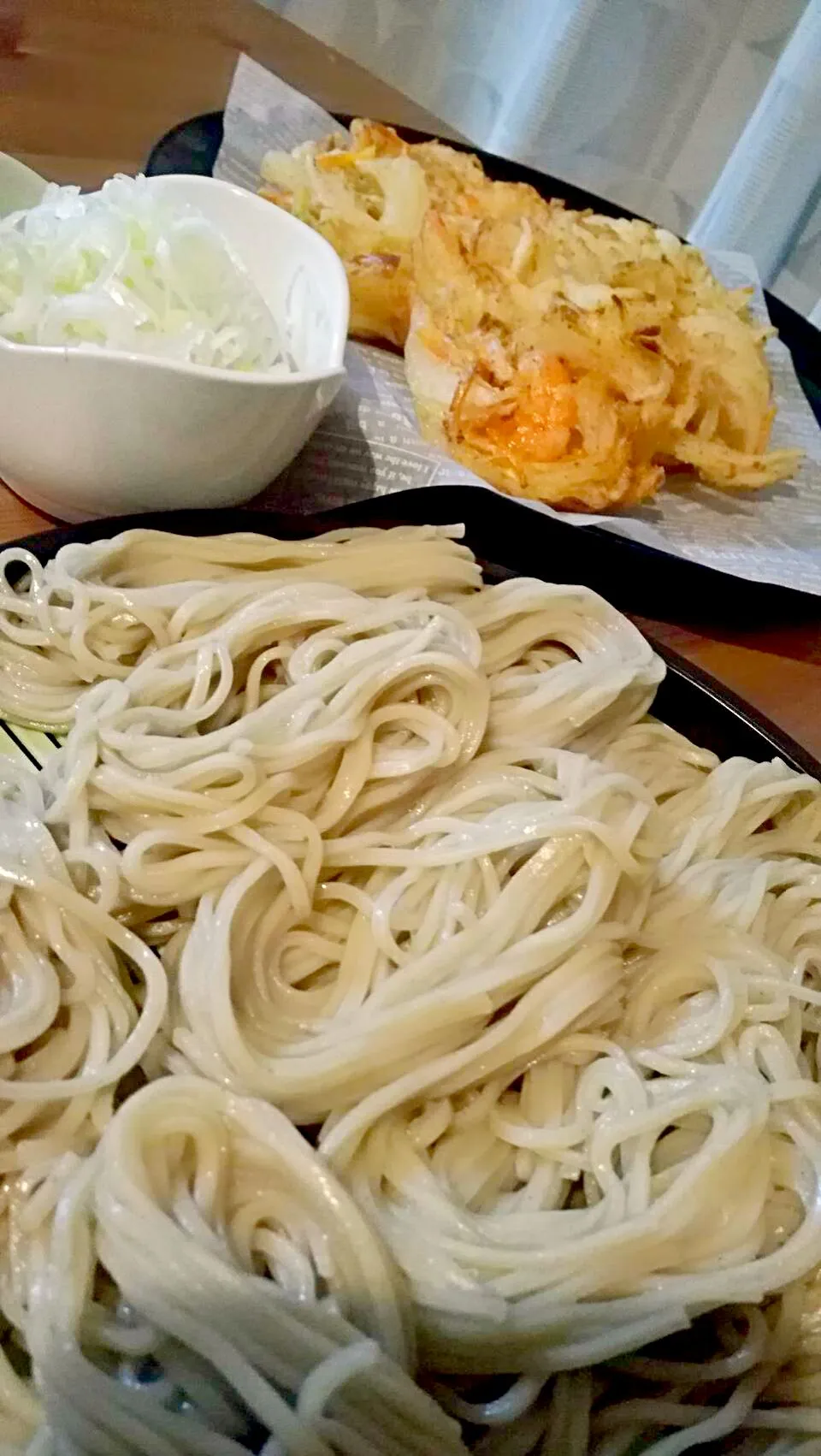 年越し蕎麦もあります😉
今年は深大寺蕎麦にしました。　
天ぷらも買って済ませようかと思ったけど、高いしあんまり美味しそうじゃない😭
そうだ！丸亀製麺でテイクアウトしよう！と行ったら、今日はテイクアウトやってませんって😭
結局あるもので作りました😅美味しいと言ってくれたので、よし💖|アイさん