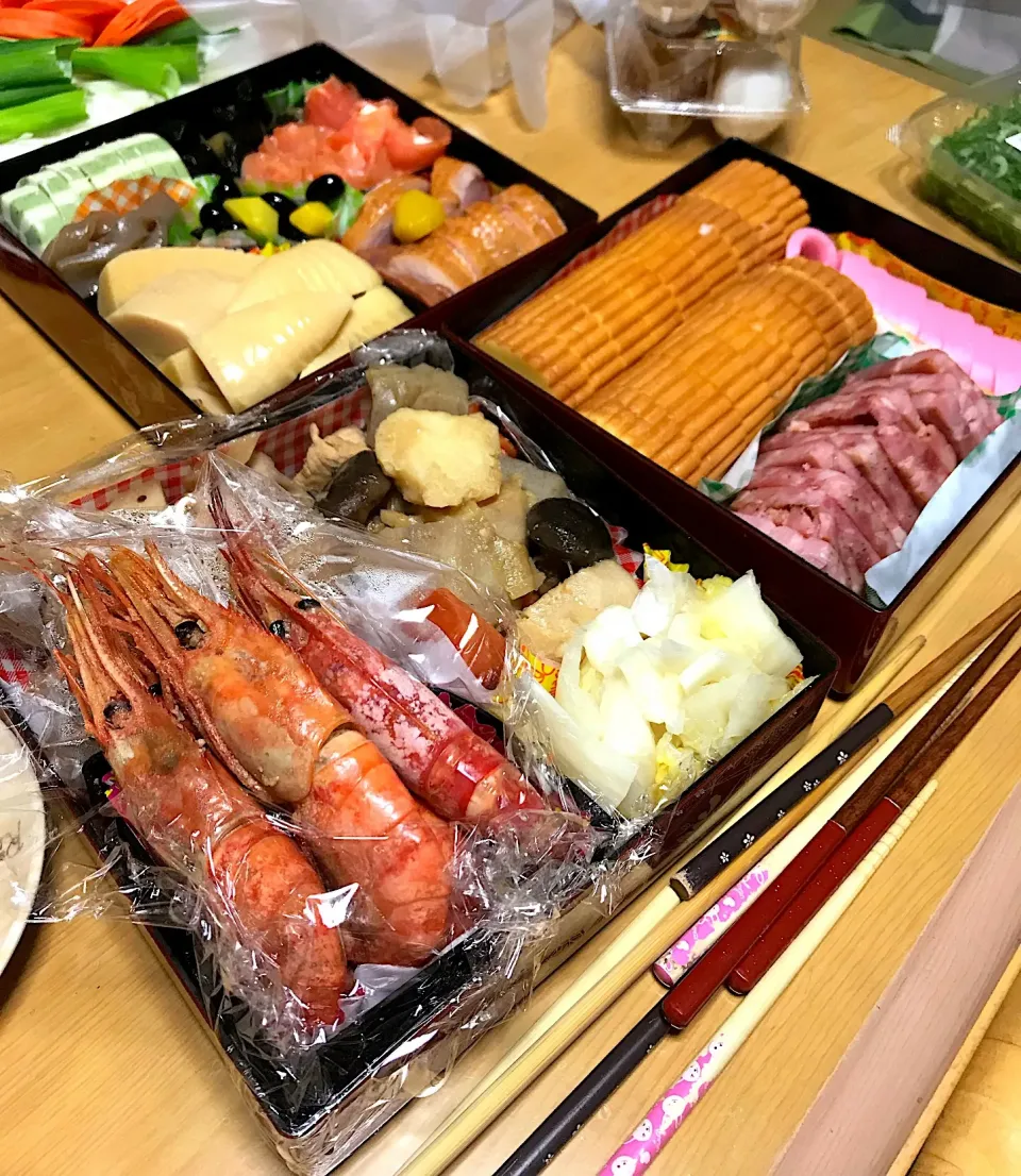 Snapdishの料理写真:御節。子供らの好物がほとんどです(꒪꒫꒪ )|yukirinさん