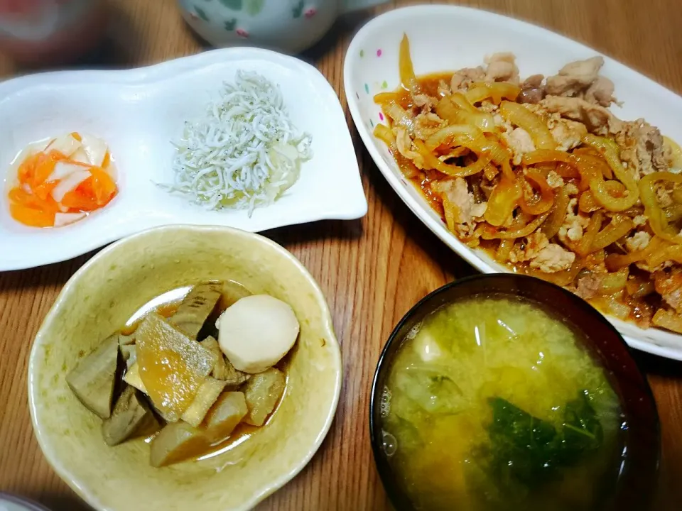 ・豚のしょうが焼き
・柿と大根のなます
・しらすおろし
・根菜の煮物
・白菜の味噌汁|ようかんさん