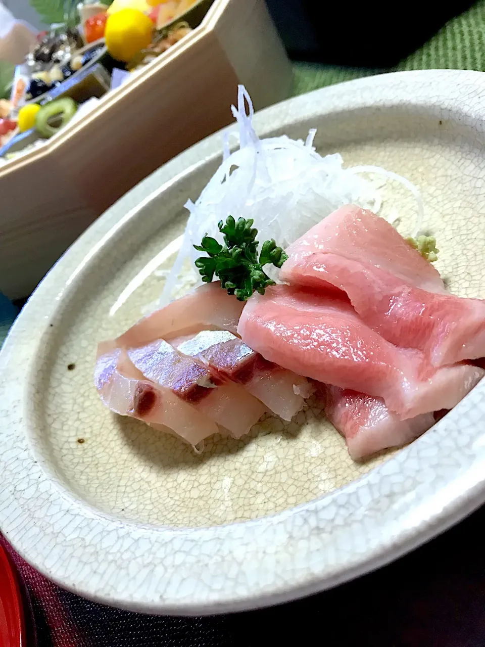 Snapdishの料理写真:#大トロ と  #アジ   #刺身|hidejetさん