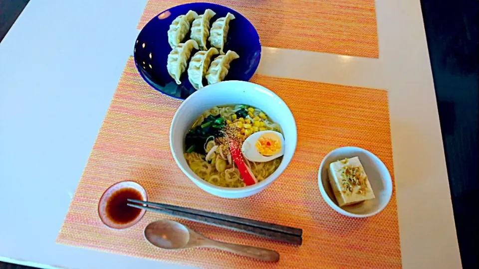 今日の昼食 サッポロ一番塩ラーメン、餃子、冷奴|pinknari🐰🌈さん