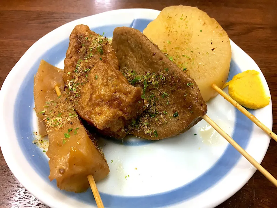 Snapdishの料理写真:静岡おでん🍢しらやき・厚揚げ・黒はんぺん・だいこん|ゆうじ.さん