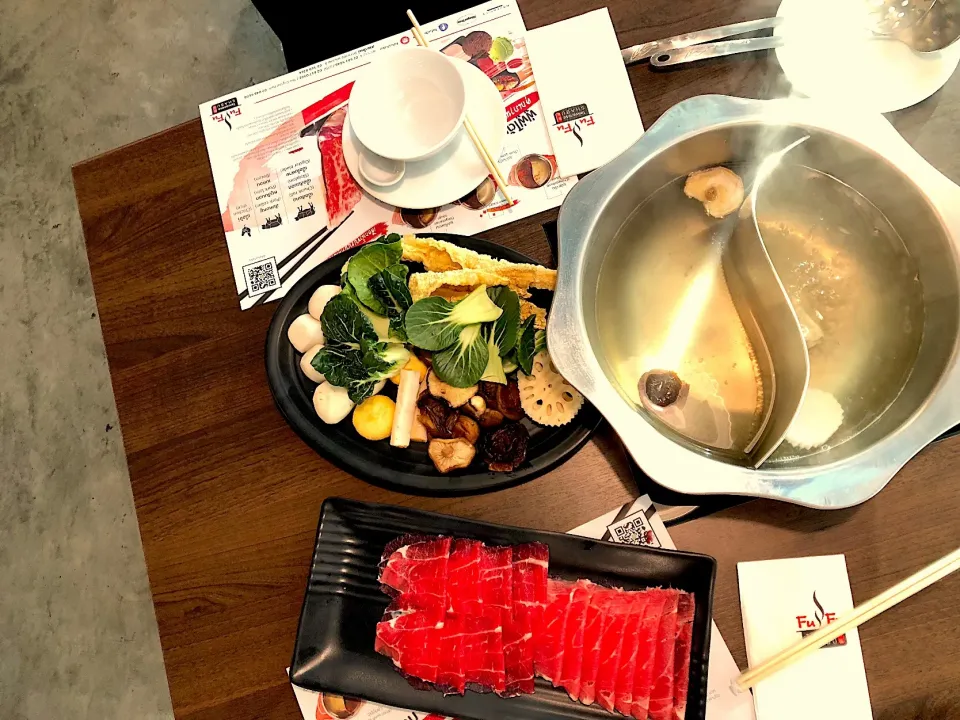 Taiwaneses shabu@ G Tower, BKK.|Chalinee Kalyanamitraさん