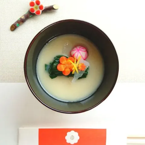 「料亭の味 白みそ」を使ってみたSnapdishの料理・レシピ写真:2018年🎍白味噌のお雑煮   #マルコメ味噌  #料亭の味白味噌   #2018年お雑煮  #白味噌のお雑煮