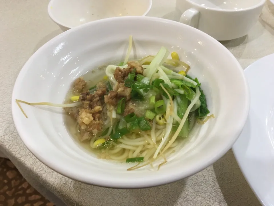 おはようございます^_^。ホテルの朝食、セルフの麺がうまい|PegaOさん