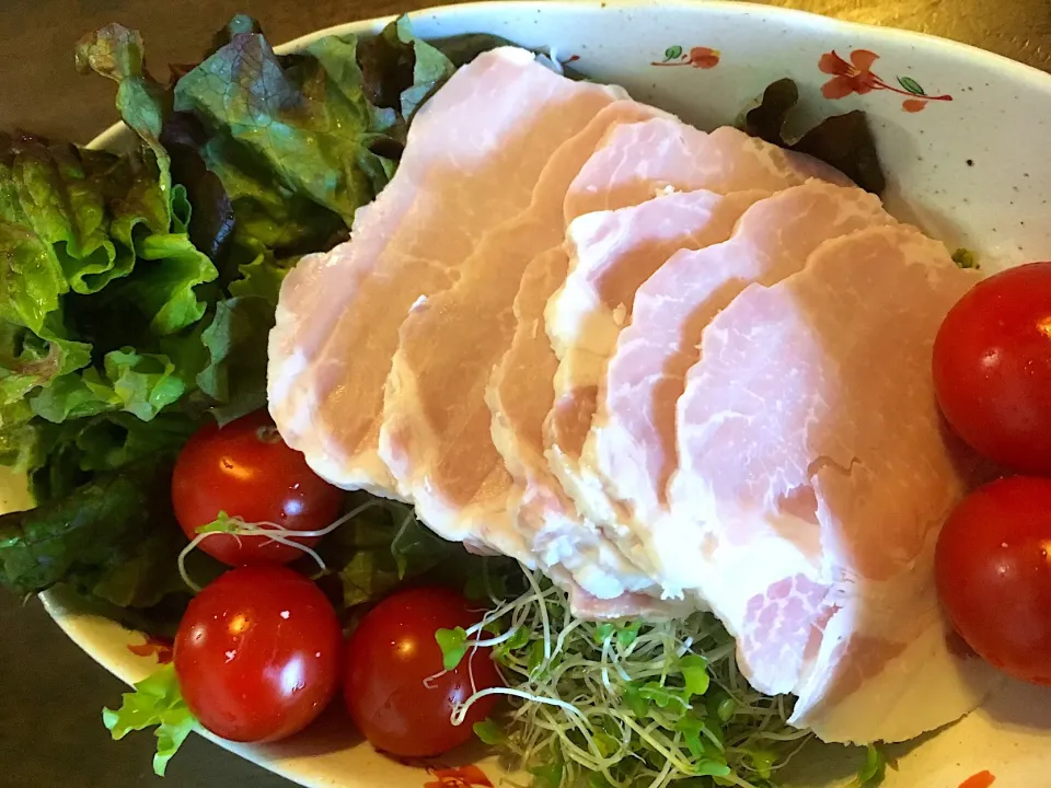 ハムとブロッコリースーパースプラウト🥦入りサラダ🥗|さえさん