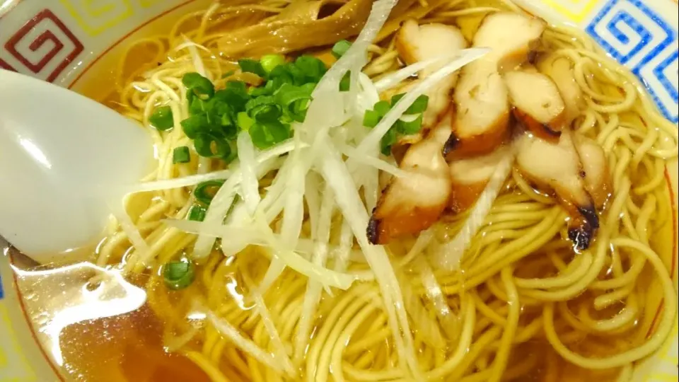 Snapdishの料理写真:【2018新春1/2限定】づゅる麺 池田 の 親鶏醤油らーめん(850円)＋替玉(50円) ＠ 目黒 18002|大脇さん