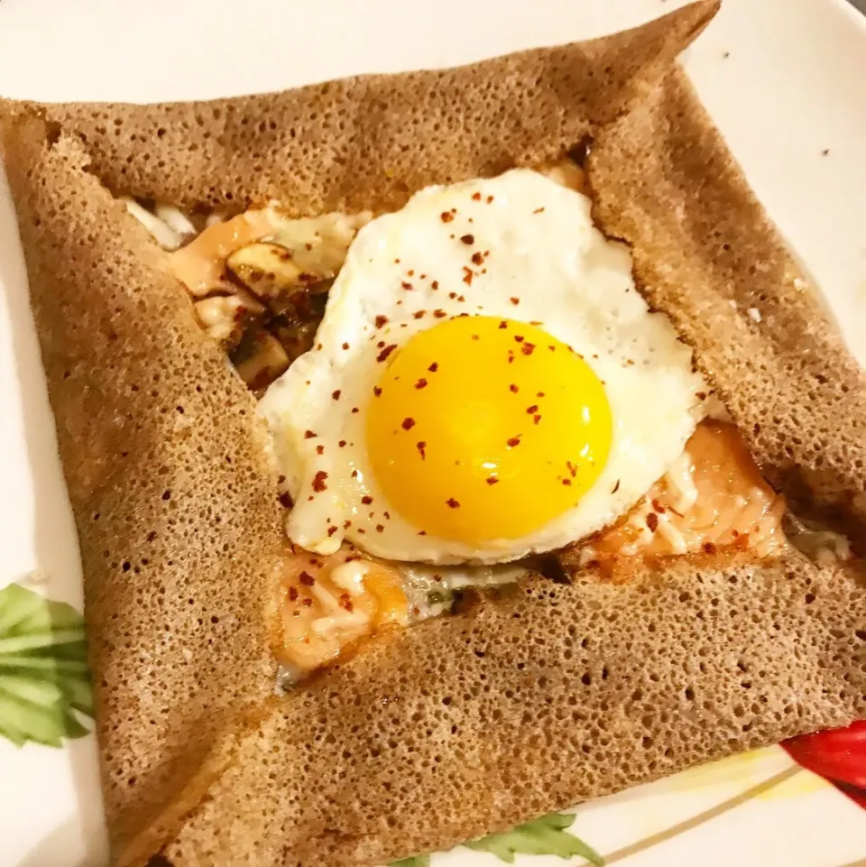 Galette bretonne „la norwegienne“ #salmon #egg #cheese #mushrooms #galette|impro cookさん