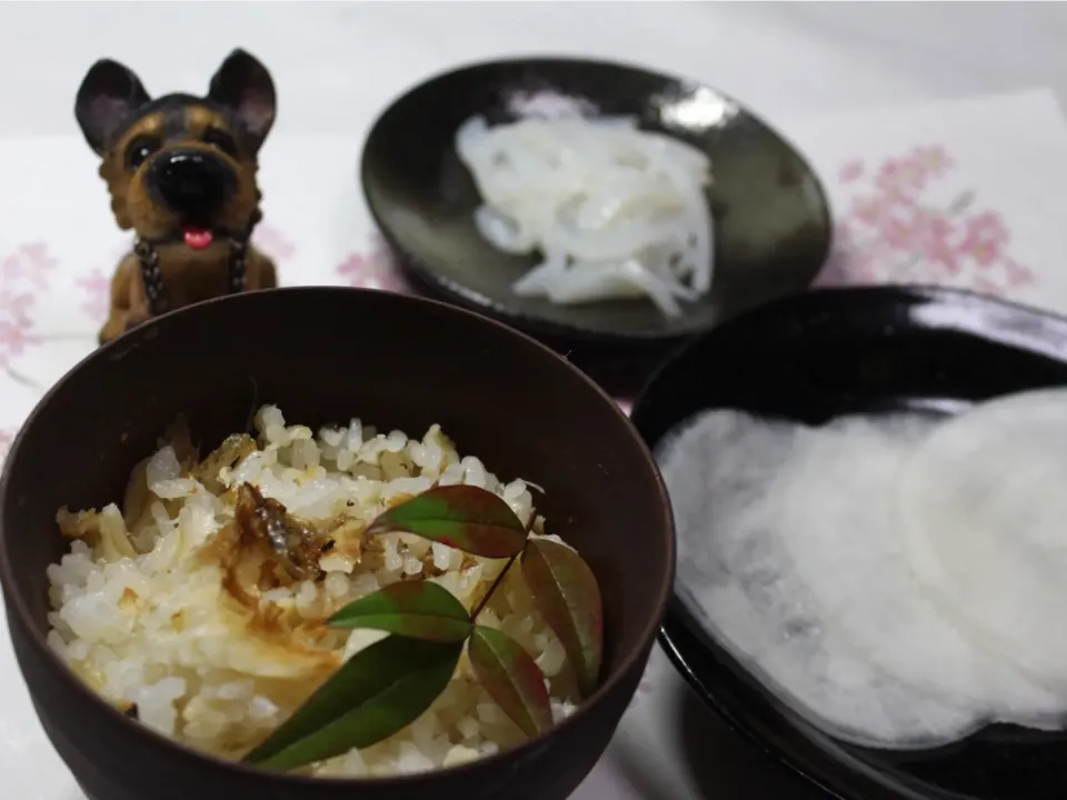 鯛めし  千枚漬け  イカそうめん
2018/1/3

鯛めしとイカ🦑そうめん 美味しい😄|Hiroshi  Kimuraさん