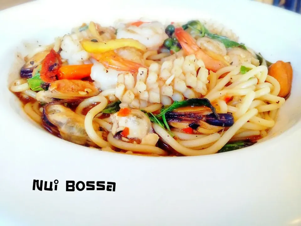 "Spaghetti with Spicy Seafood"💚💛😀|nuibossa fb.Nui Bossaさん