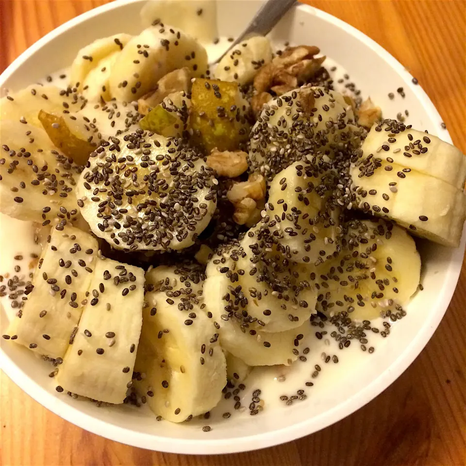 Snapdishの料理写真:Soy yogurt with fruits and walnuts 🍐🍌|MissYumYumさん