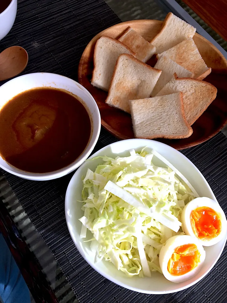 Snapdishの料理写真:今日の朝食2018年1/4 #つけパン #カレー #食パン #大根サラダ|Booパパさん