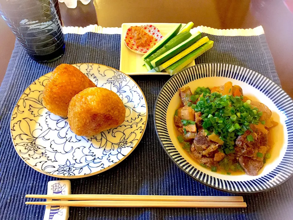 牛スジ煮込み&
焼きおにぎり|おこちゃんさん