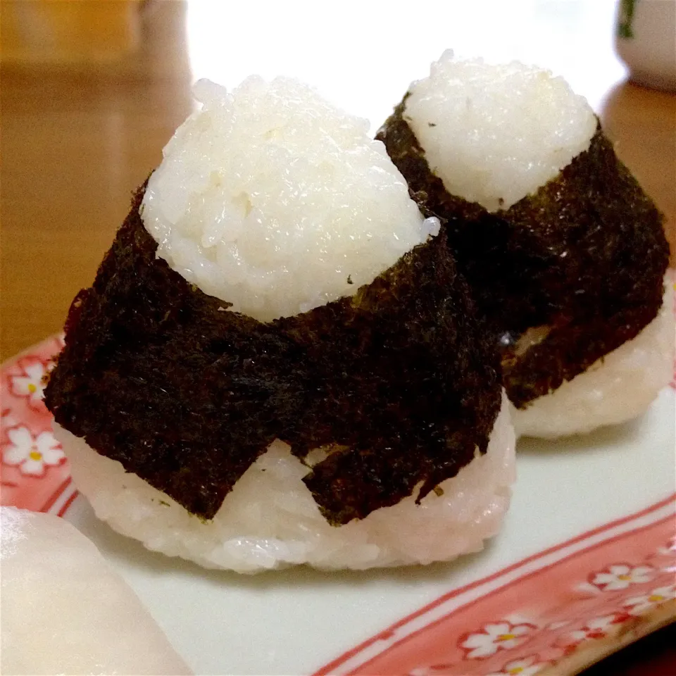 Snapdishの料理写真:炊きたてご飯🍚塩むすび🍙|まいりさん