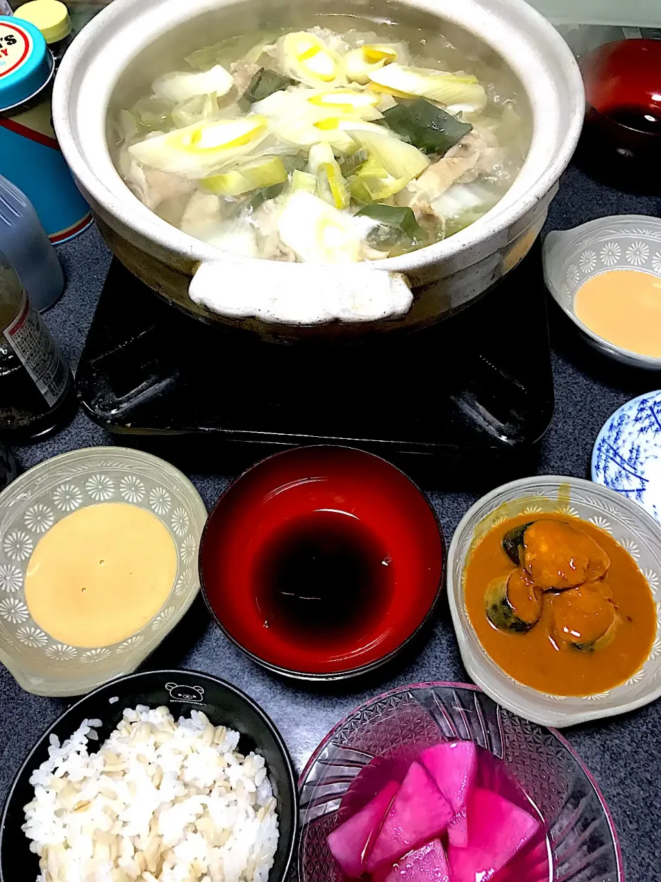 もち麦飯、下仁田ネギ豚白菜段々鍋、味噌味鯖缶、紫大根べったら漬け|ms903さん