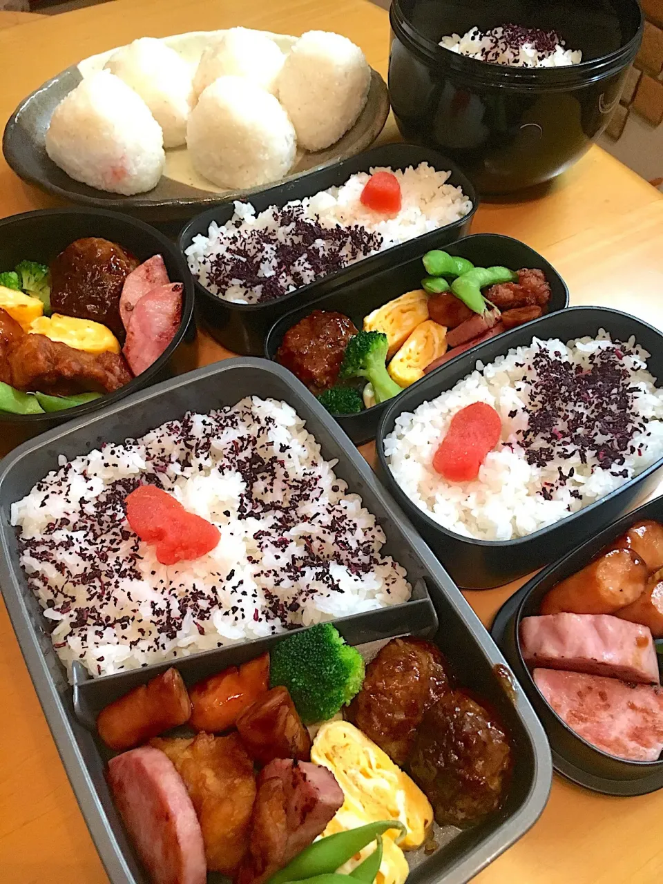 1月5日。
今年最初のお弁当🍱おかずが足りなさすぎて、スカスカになっちゃった💦
塾弁。昼弁。置き弁。|美也子さん