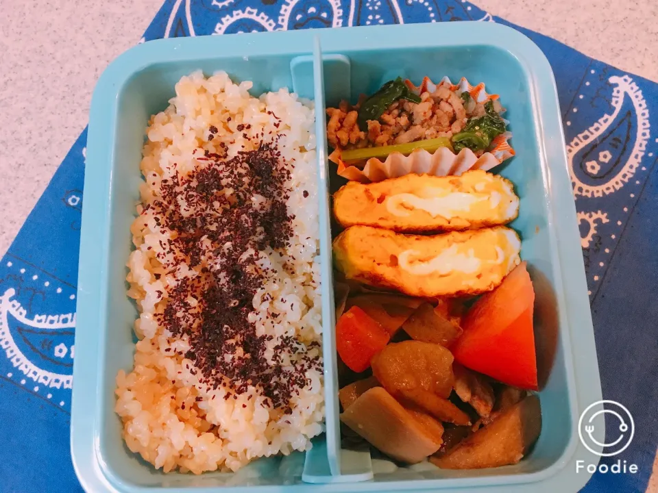 ♫1/5今日は私だけお弁当♫〜煮物、だし巻き卵、小松菜の塩そぼろ炒め、トマト〜地味目（笑）|Satokoさん