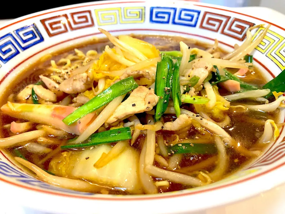 本日のランチはサンマー麺🍜 御節の残りの蒲鉾もIN✨✨ 温まりました😊|NOBUちえさん