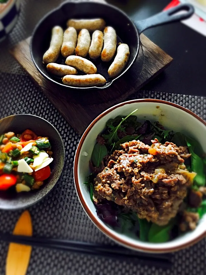 プルコギ丼、手作りソーセージ、オクラと納豆和え|ありかさん
