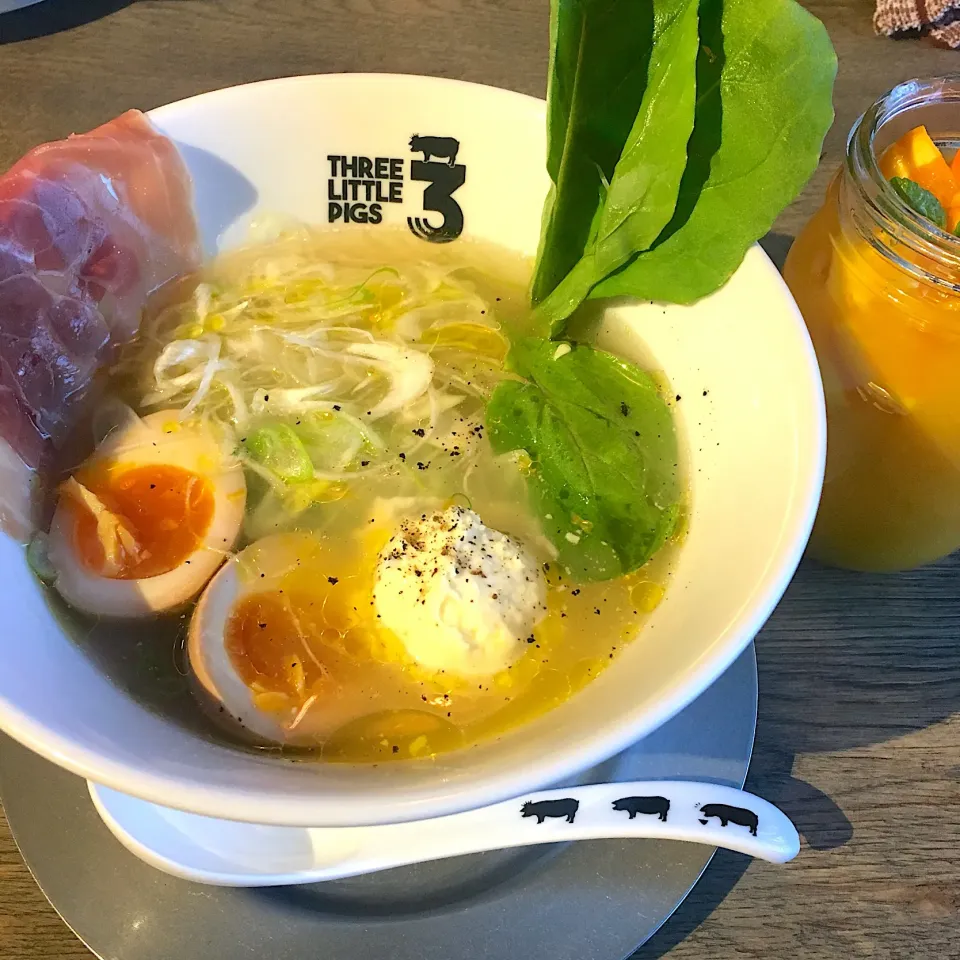 念願の塩ゴルゴンゾーラチーズラーメンにオレンジ150%ジュース😬|Pinkroseさん