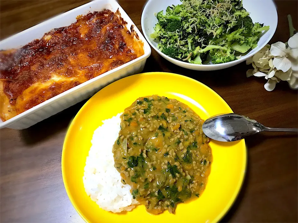 Snapdishの料理写真:野菜たっぷりカレー❁﻿
ラザニア❁﻿
ブロッコリーの海苔サラダ❁﻿|accoさん