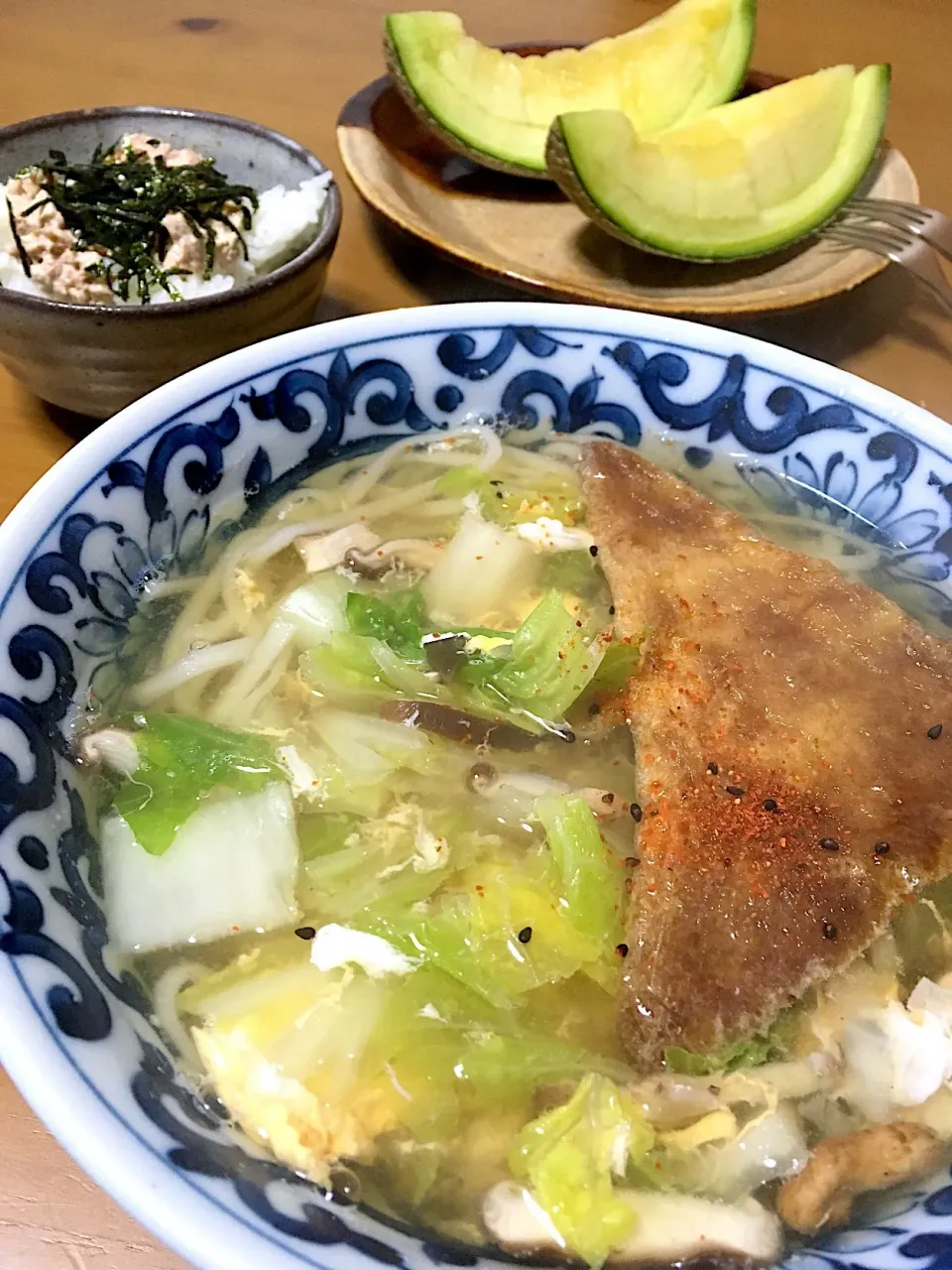 1/5晩ごはん！ ｵﾂｶﾚｻﾏ━ﾟ+｡:.ﾟ(*´艸 ｀*)ﾟ.:｡+ﾟ━ｯ♪ 讃岐うどん(白菜卵きつね) ツナマヨのっけご飯 マスクメロン|さくたえさん