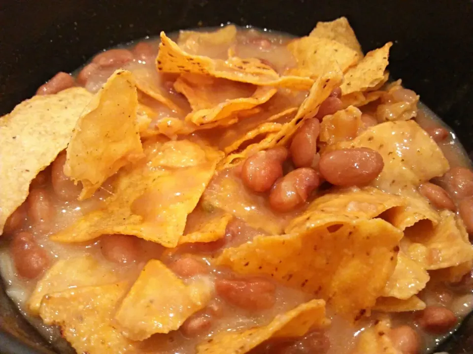 Pinto beans with corn chips and cheese soup.|Jorge Bernal Márquezさん