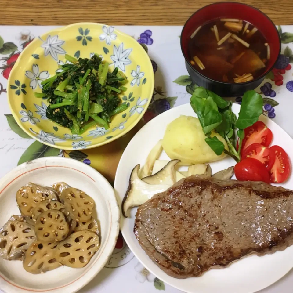 小松菜の胡麻和え・かぶとエノキのお味噌汁・ステーキ・レンコンのきんぴら|美也子さん