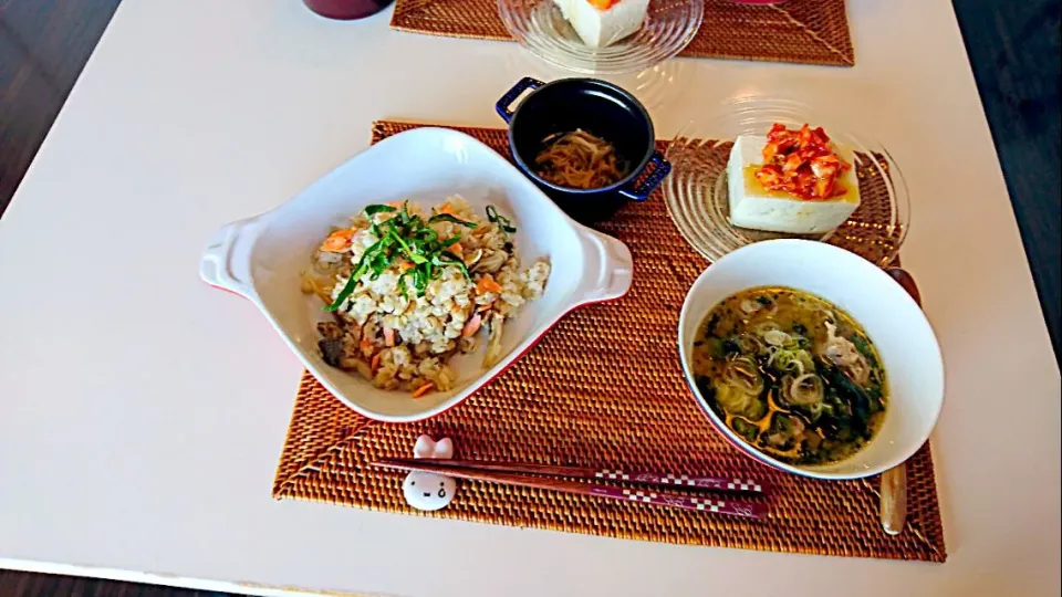 今日の昼食 鮭の炊き込みご飯、SDモニター＊糀甘酒使用の担々スープ、冷奴、えのきのなめたけ|pinknari🐰🌈さん