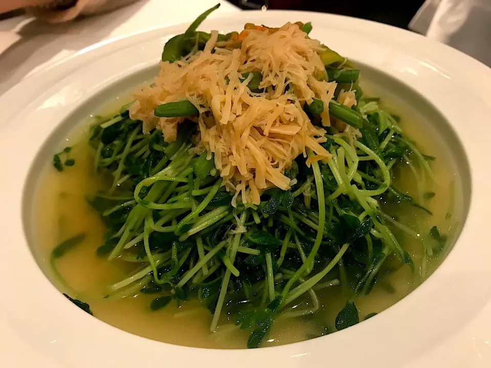 Poached pumpkins flowers, pea sprouts, conpoy, wolfberry|Sky Blueさん