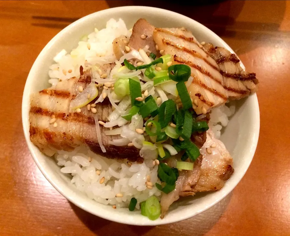 お肉丼|ももみさん