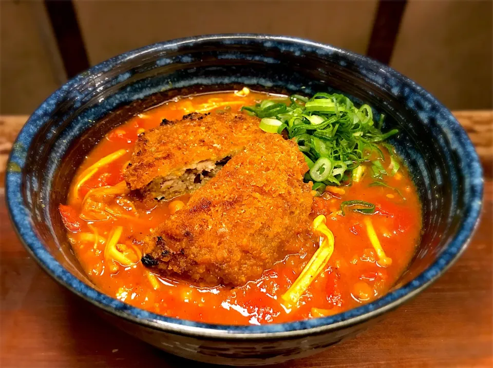 Snapdishの料理写真:メンチカツのせ トマト出汁カレー温めん2|半田手延べそうめんの店 阿波や壱兆さん