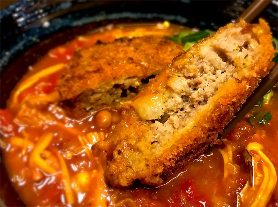 Snapdishの料理写真:メンチカツのせ トマト出汁カレー温めん3|半田手延べそうめんの店 阿波や壱兆さん