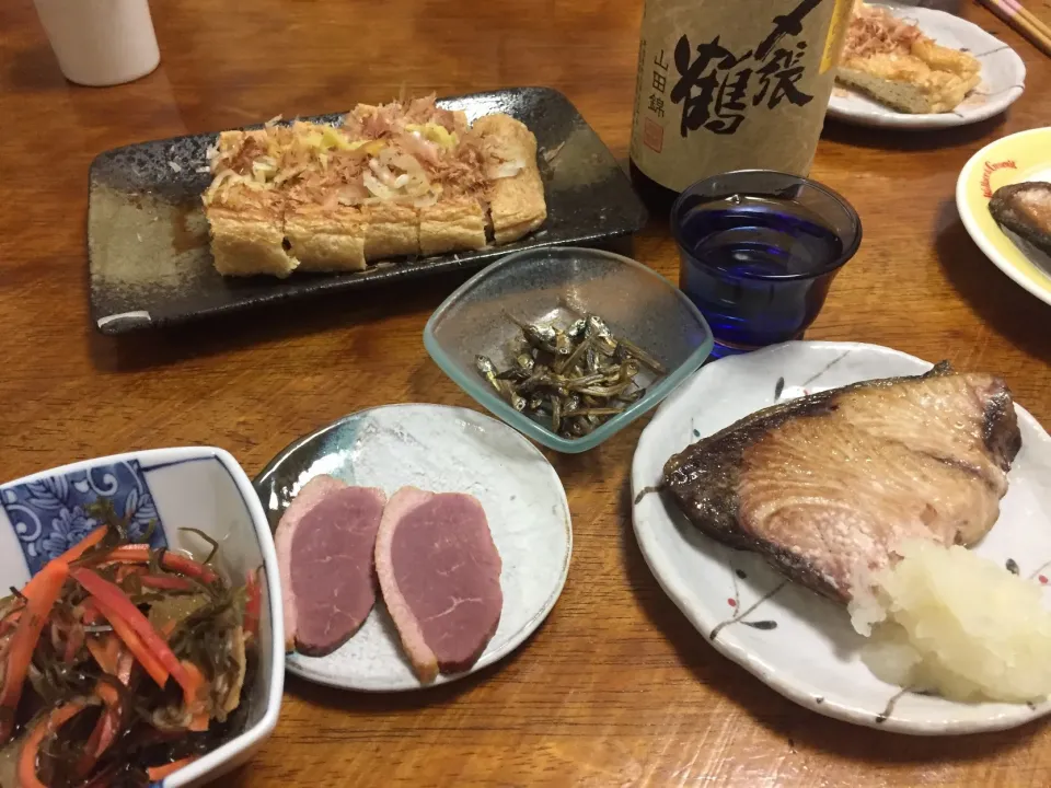 正月料理の余りで一杯♪
with〆張鶴|さんだーさん