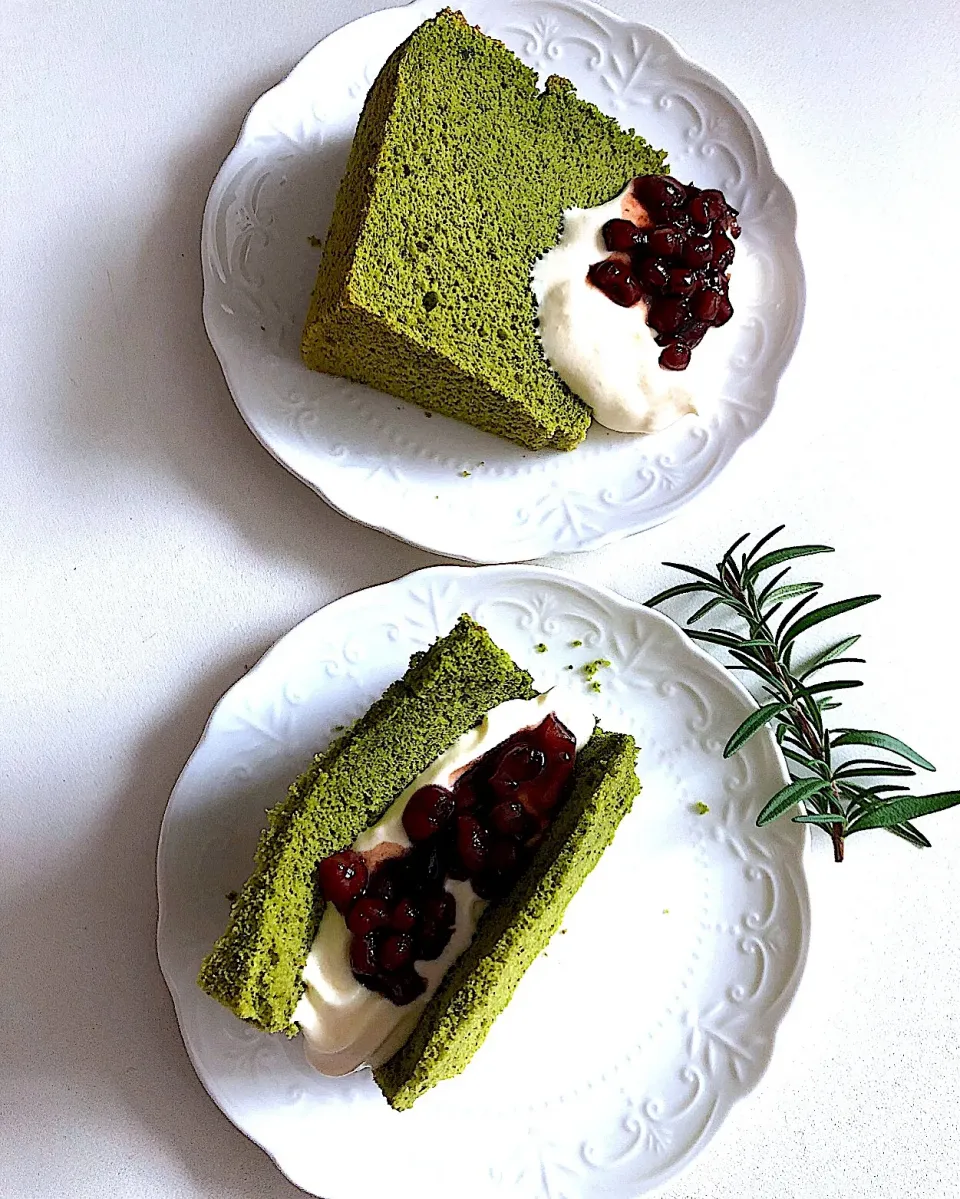 Snapdishの料理写真:Matcha chiffon, chantilly cream and azuki beans|12Dragonさん