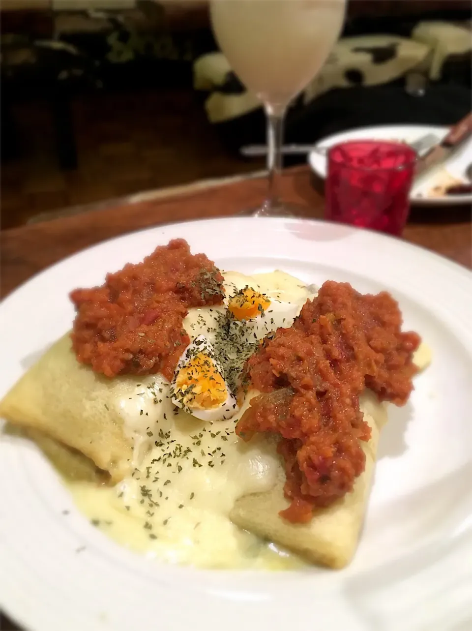 canelones 肉と野菜をロールしチーズとソースをかけたもの|れりさん