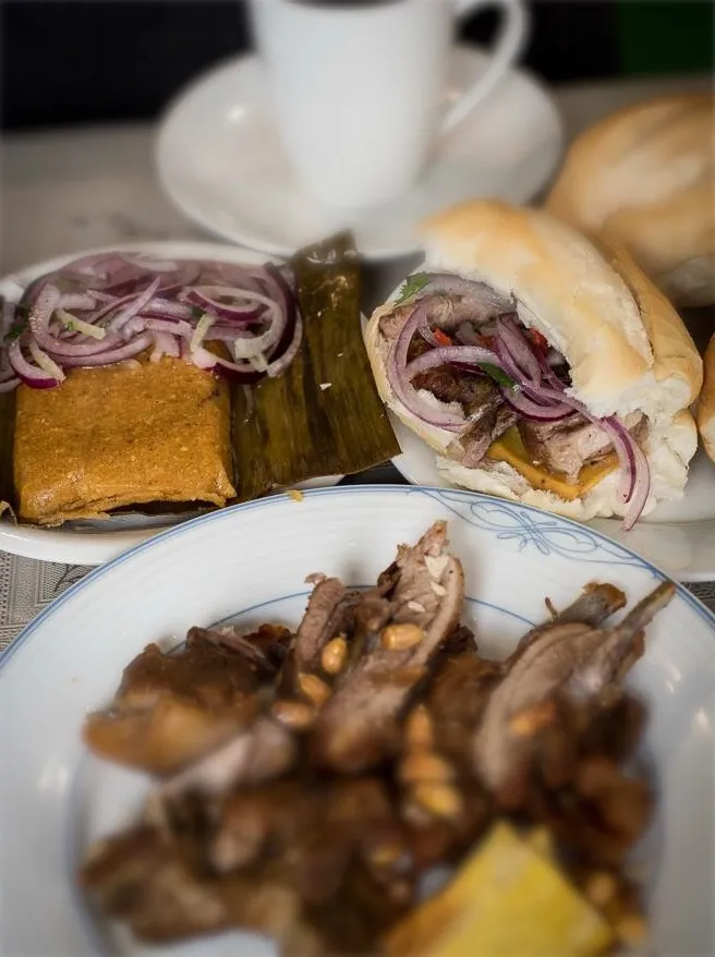 Desayuno Peruano,Pan con chicharrón de cerdo,Tamales,Café de Chanchamayo|“where everything is made at home”. by Kazúo.さん