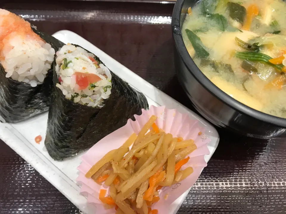 Snapdishの料理写真:大宮駅に到着!大宮駅！ecuto、ほんのり屋で、味噌汁セット(かりかり梅と博多明太子)
#ecuto 
#ほんのり屋
 #おにぎり|お家でbar!さん